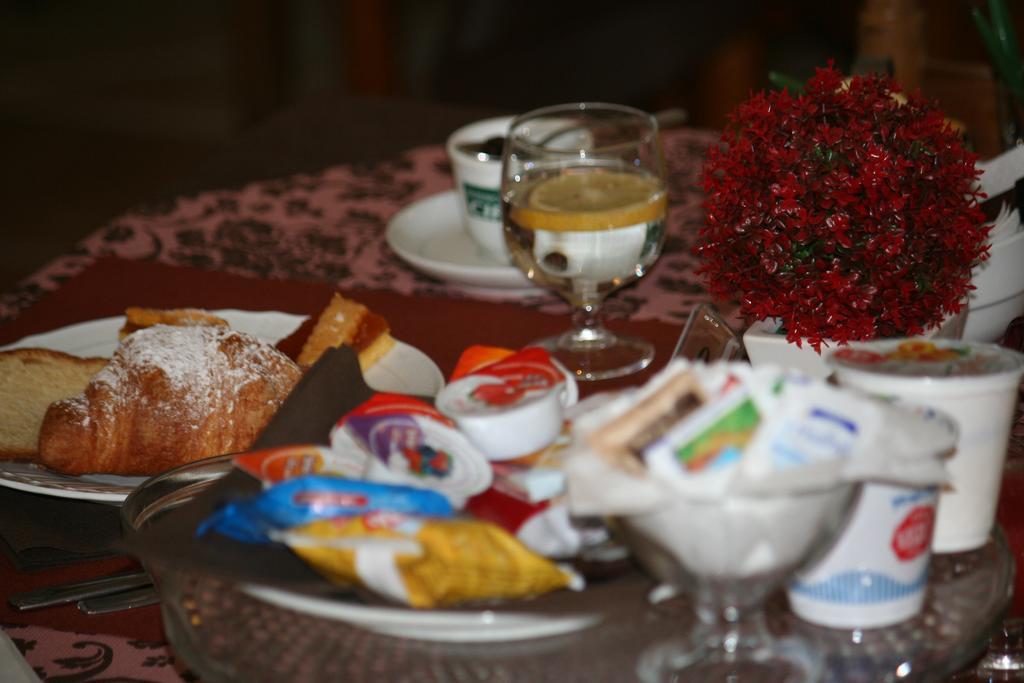 Hotel Anna تيراتشينا المظهر الخارجي الصورة