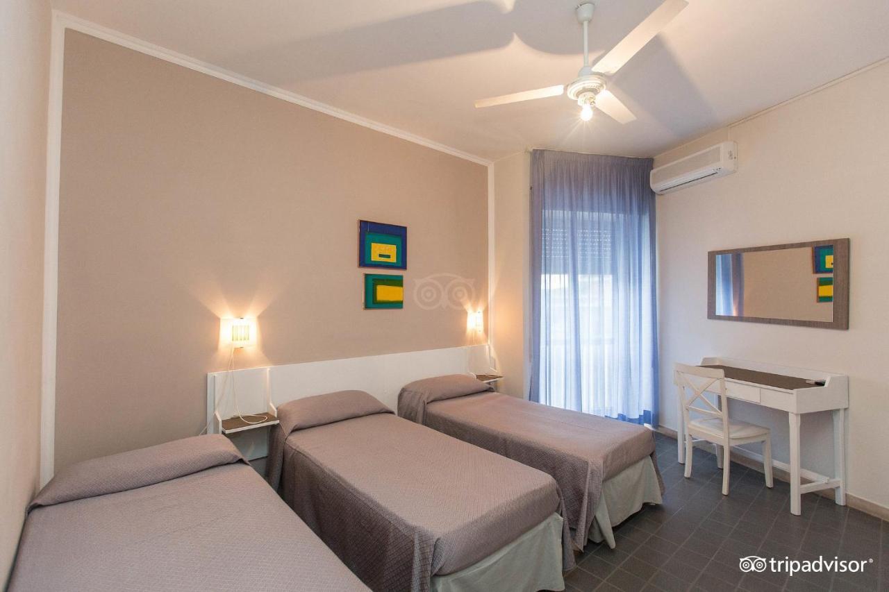 Hotel Anna تيراتشينا المظهر الخارجي الصورة