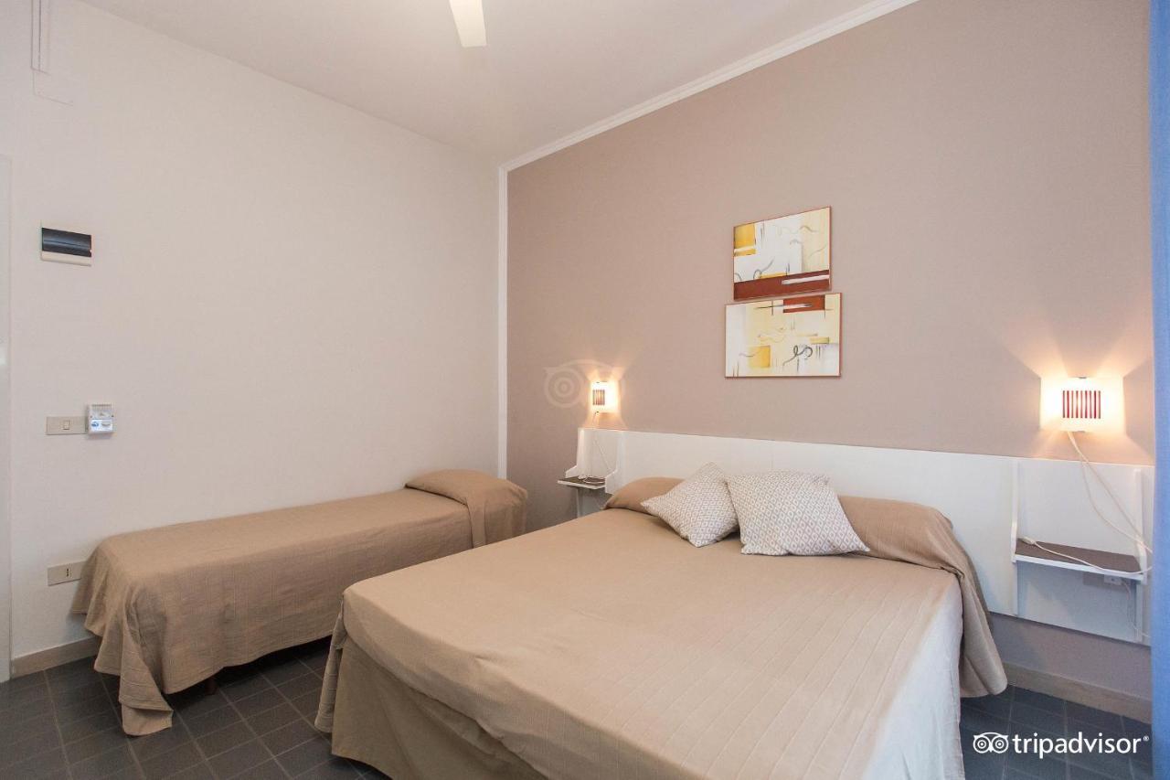 Hotel Anna تيراتشينا المظهر الخارجي الصورة