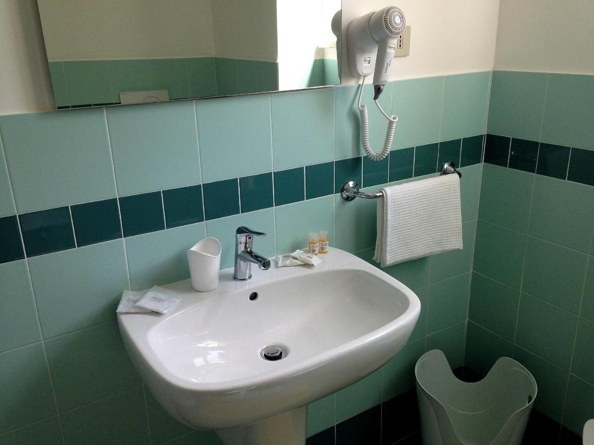 Hotel Anna تيراتشينا المظهر الخارجي الصورة