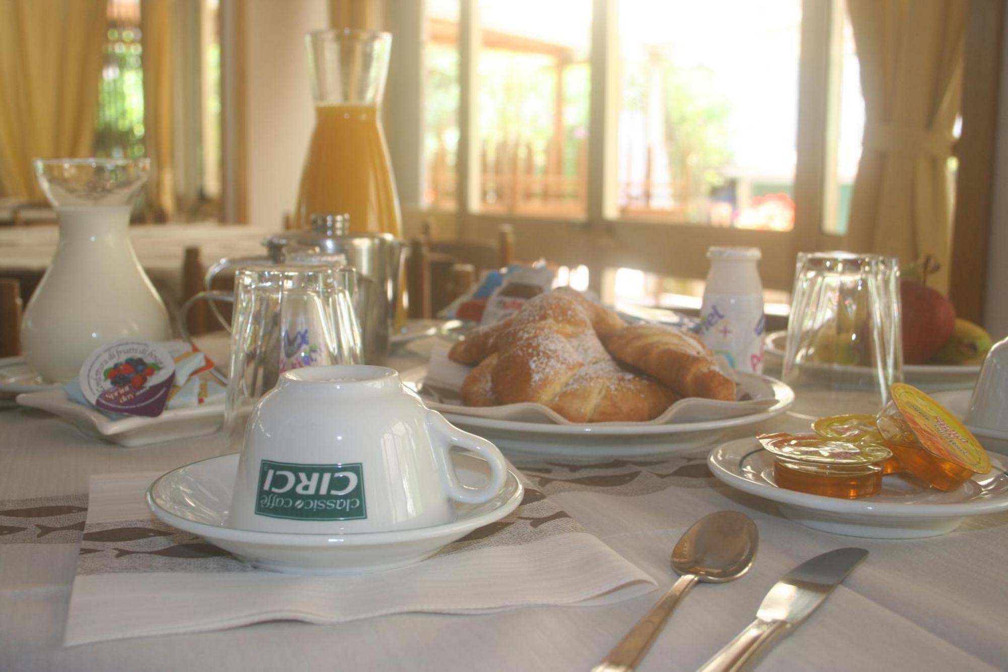 Hotel Anna تيراتشينا المظهر الخارجي الصورة