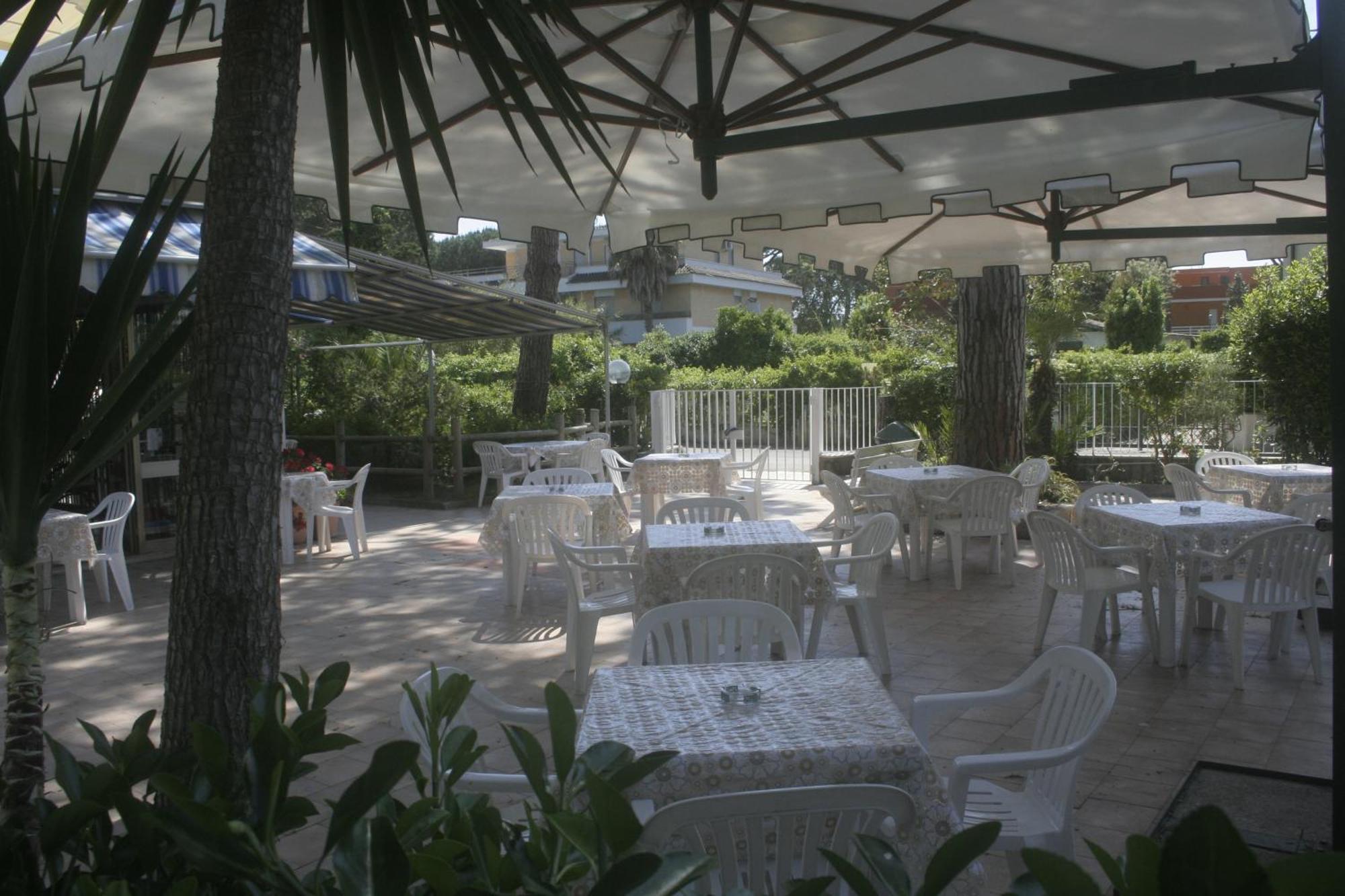 Hotel Anna تيراتشينا المظهر الخارجي الصورة