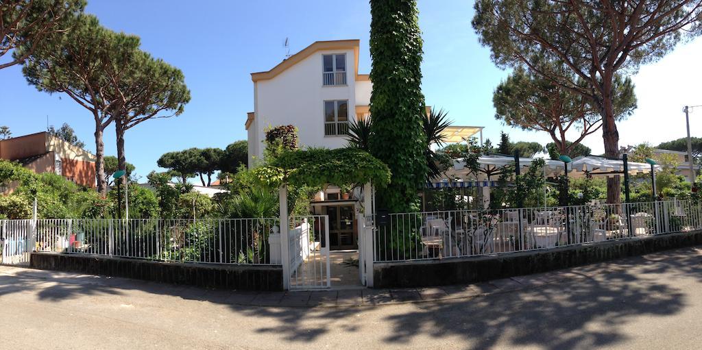Hotel Anna تيراتشينا المظهر الخارجي الصورة