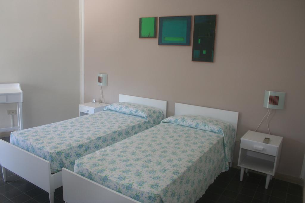 Hotel Anna تيراتشينا الغرفة الصورة