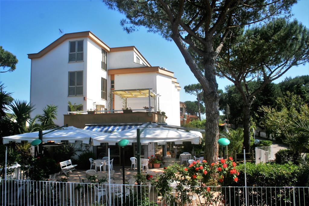 Hotel Anna تيراتشينا المظهر الخارجي الصورة
