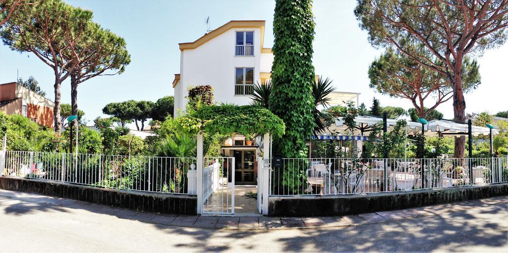 Hotel Anna تيراتشينا المظهر الخارجي الصورة