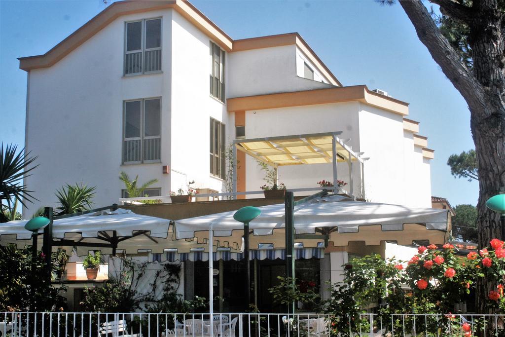 Hotel Anna تيراتشينا المظهر الخارجي الصورة
