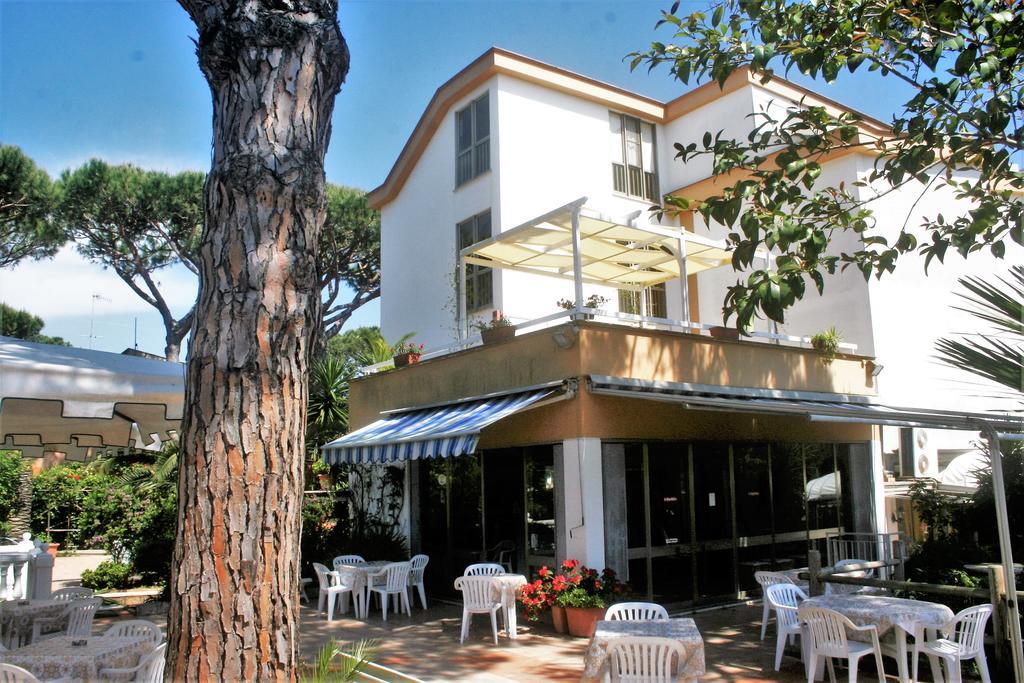 Hotel Anna تيراتشينا المظهر الخارجي الصورة