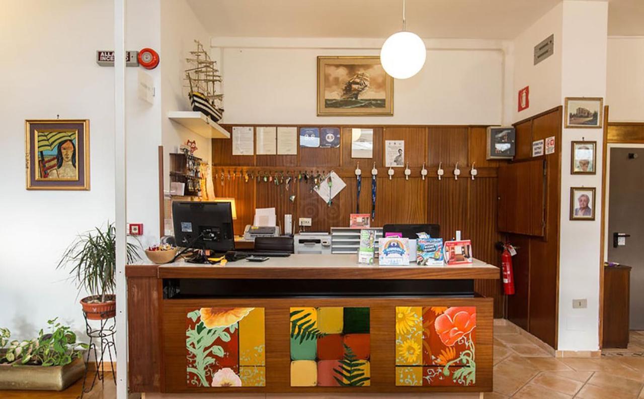 Hotel Anna تيراتشينا المظهر الخارجي الصورة