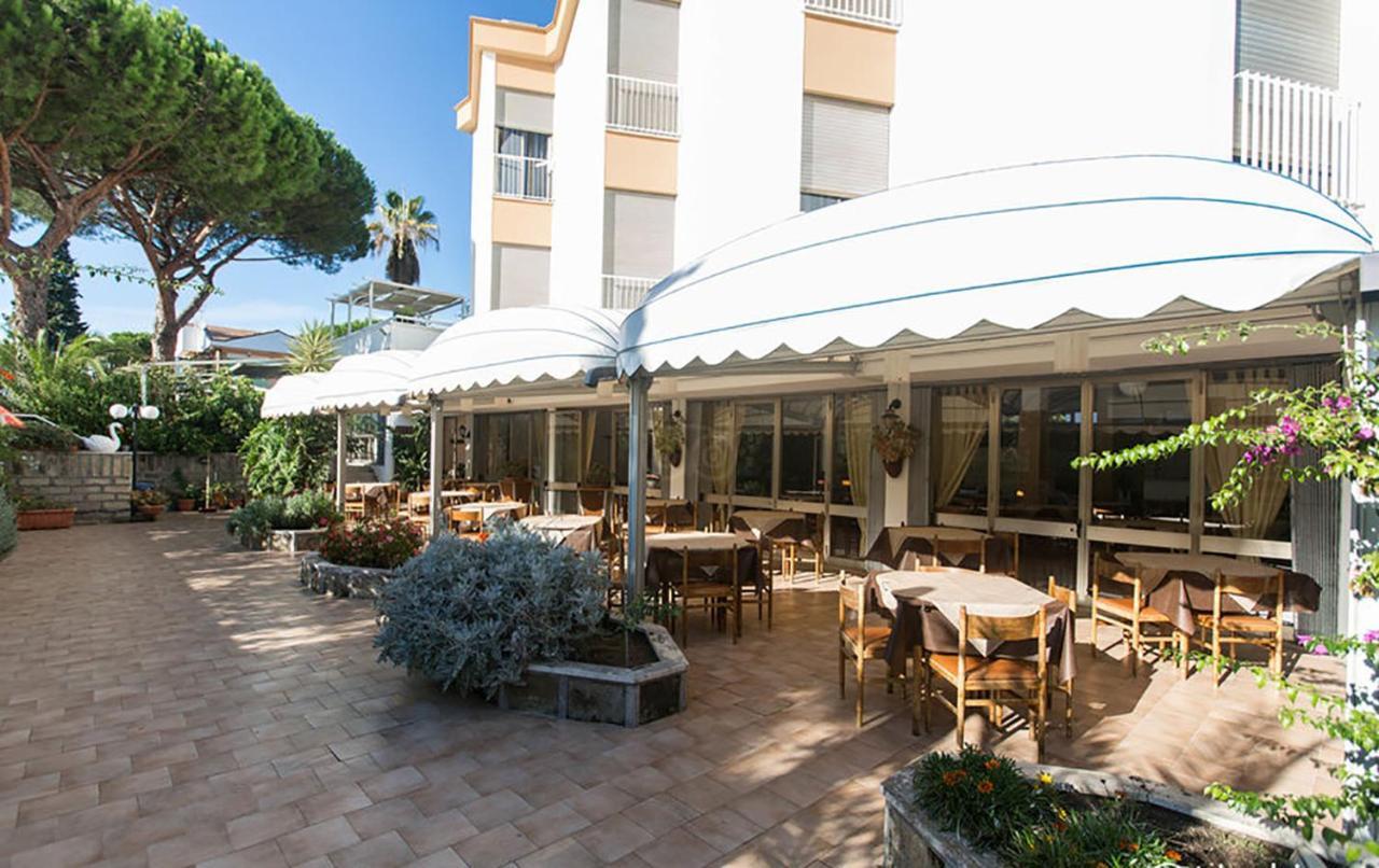 Hotel Anna تيراتشينا المظهر الخارجي الصورة