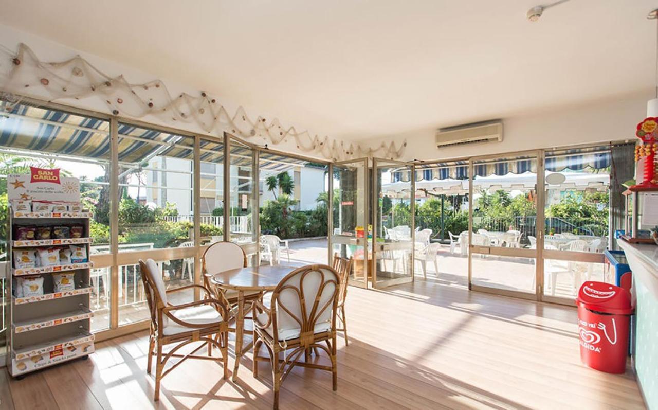Hotel Anna تيراتشينا المظهر الخارجي الصورة